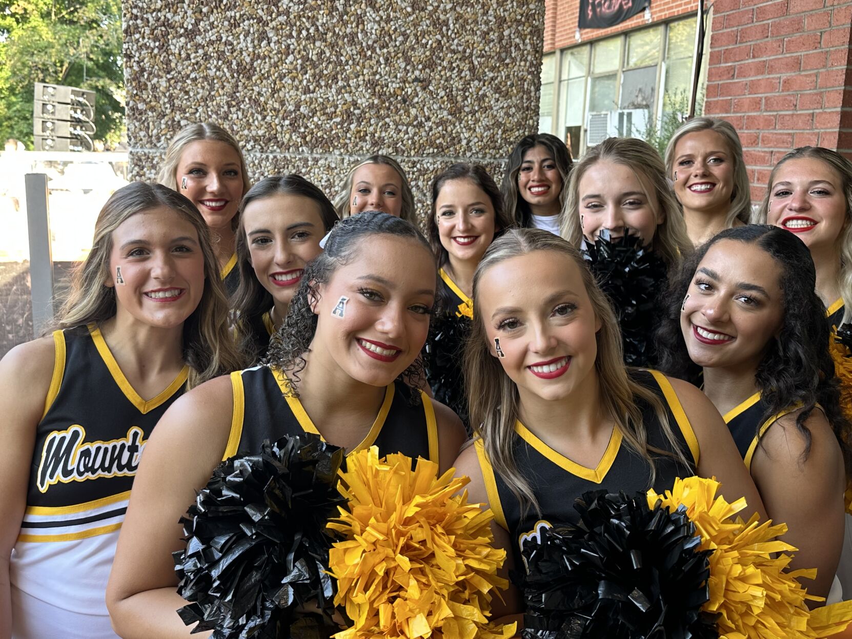 App cheerleaders